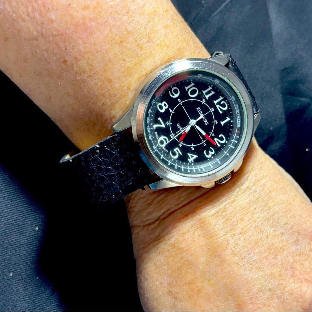 Men’s rumours watch. Like new. Black face
W/battery